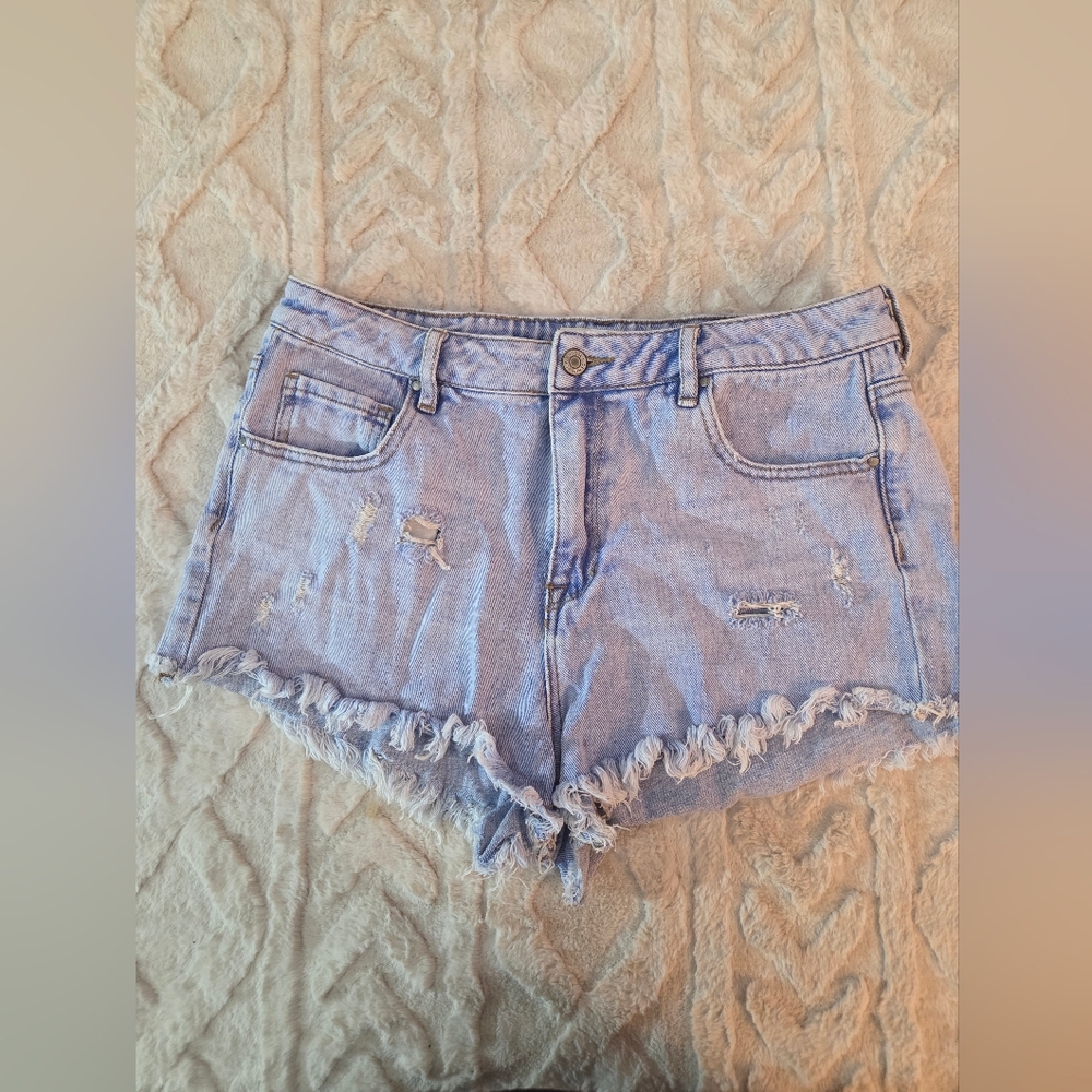 Chic PacSun Women's Light Wash Distressed Denim Shorts - Light Blue Size 30 - Picture 3 of 5